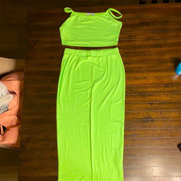 Fashion Nova Dresses & Skirts - Beautiful lime long skirt with crop